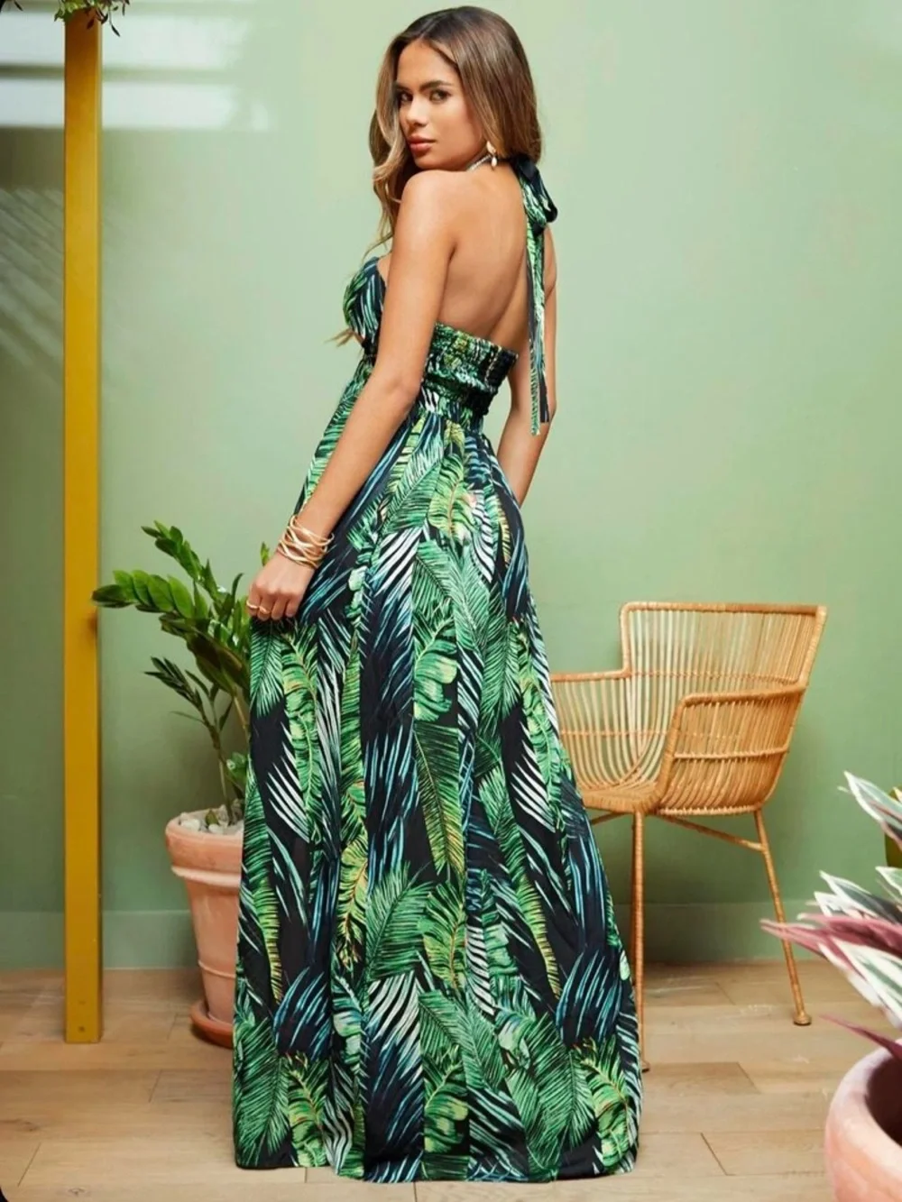 Green Tropical Leaf Backless Halter Maxi Dress - Picture 2 of 4